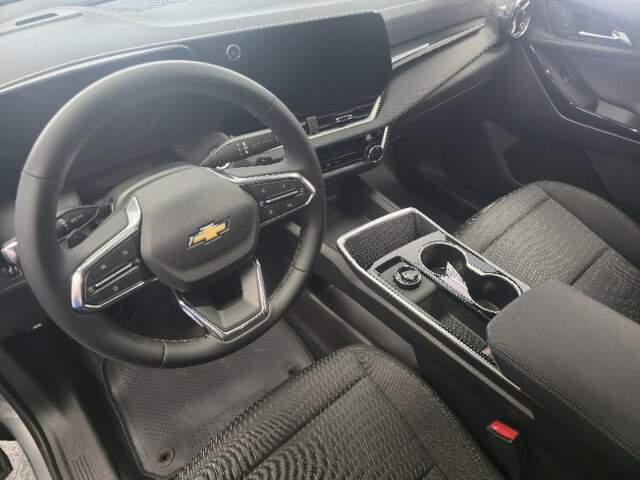 2026 Chevrolet Equinox Image: 5