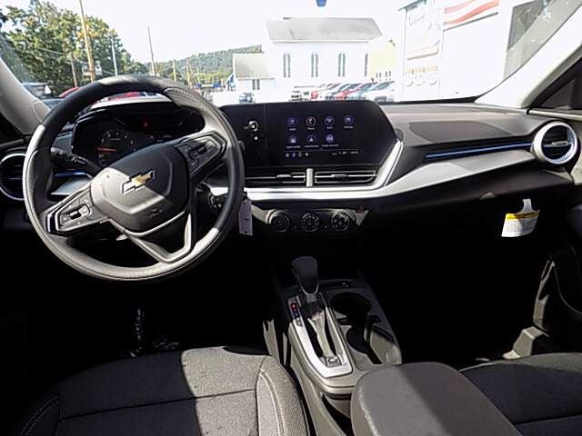  2026 Chevrolet Trax Image: 9