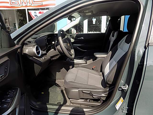  2026 Chevrolet Trax Image: 10