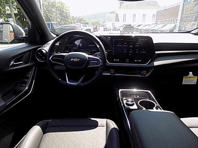  2027 Chevrolet Equinox Image: 9