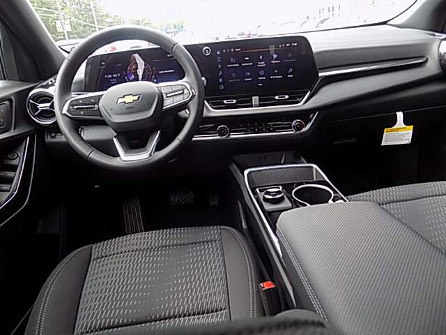  2027 Chevrolet Equinox Image: 9