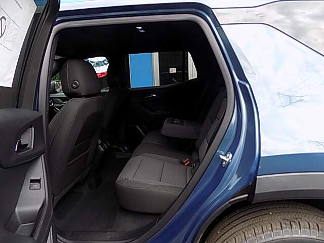  2027 Chevrolet Equinox Image: 8