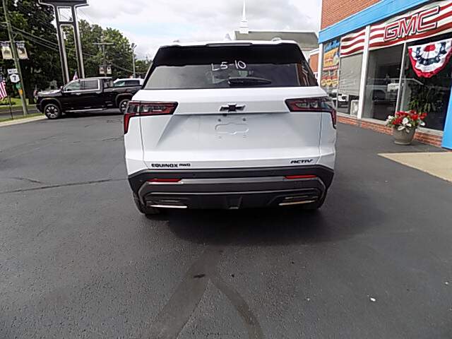  2027 Chevrolet Equinox Image: 3