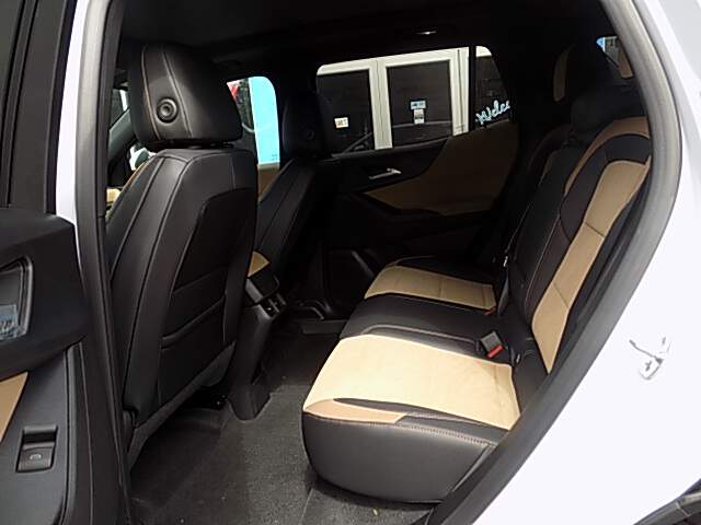  2027 Chevrolet Equinox Image: 8