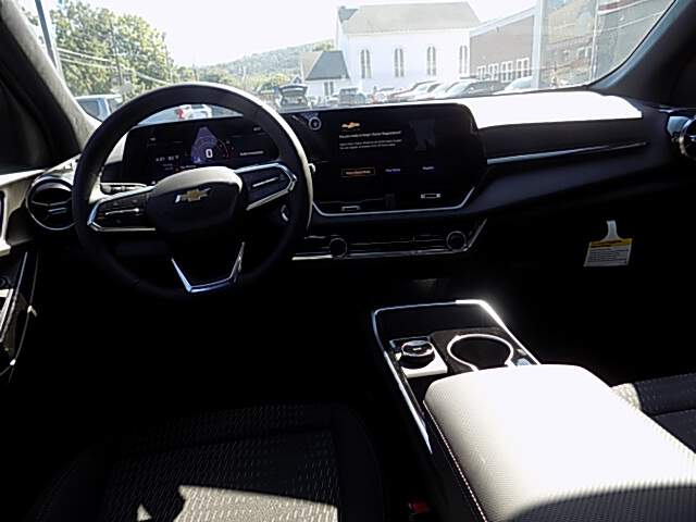  2027 Chevrolet Equinox Image: 9