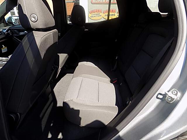  2027 Chevrolet Equinox Image: 9