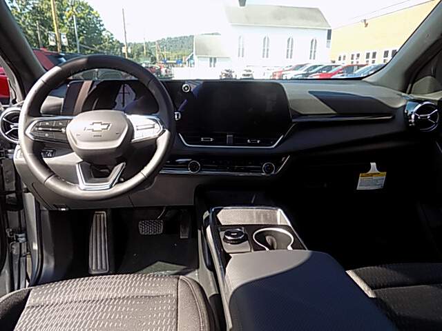  2027 Chevrolet Equinox Image: 10