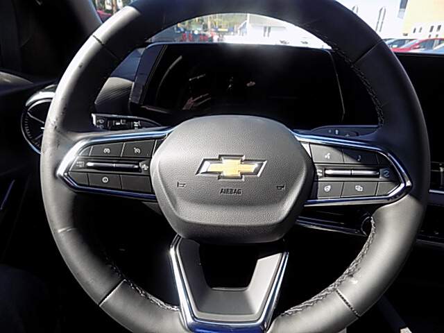  2027 Chevrolet Equinox Image: 12