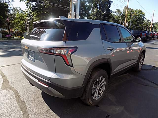  2027 Chevrolet Equinox Image: 4