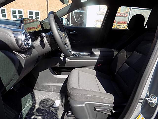  2027 Chevrolet Equinox Image: 8