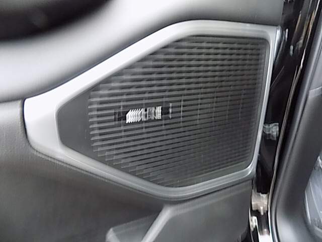  2025 Jeep Wagoneer Image: 12