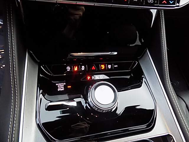  2025 Jeep Wagoneer Image: 15