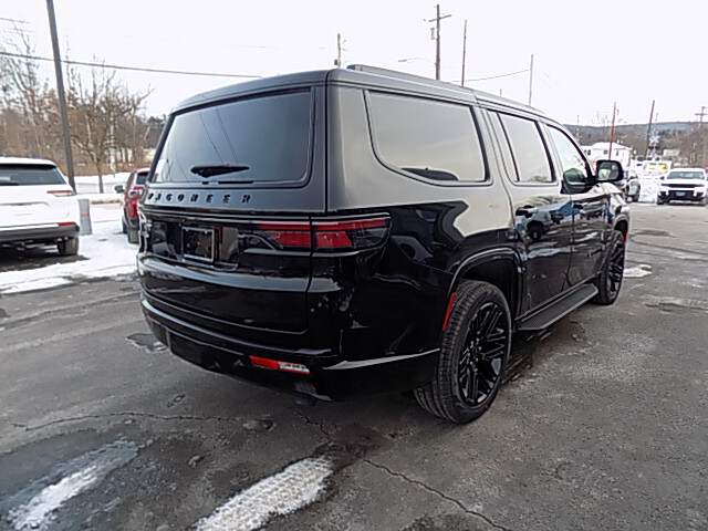  2025 Jeep Wagoneer Image: 4