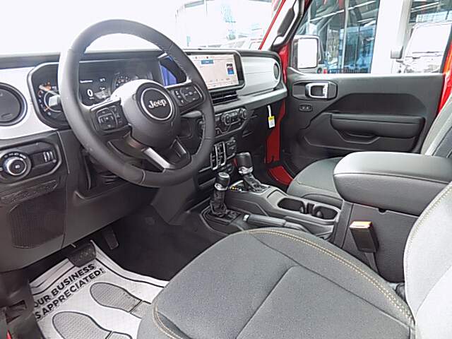  2025 Jeep Wrangler Image: 5