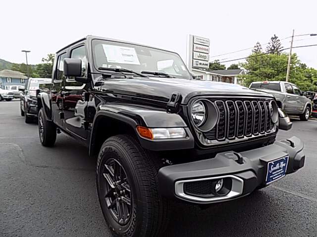  2025 Jeep Gladiator Image: 2