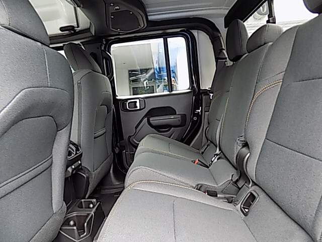  2025 Jeep Gladiator Image: 8