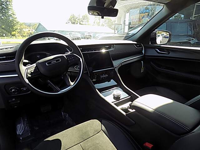  2025 Jeep Grand Cherokee Image:…