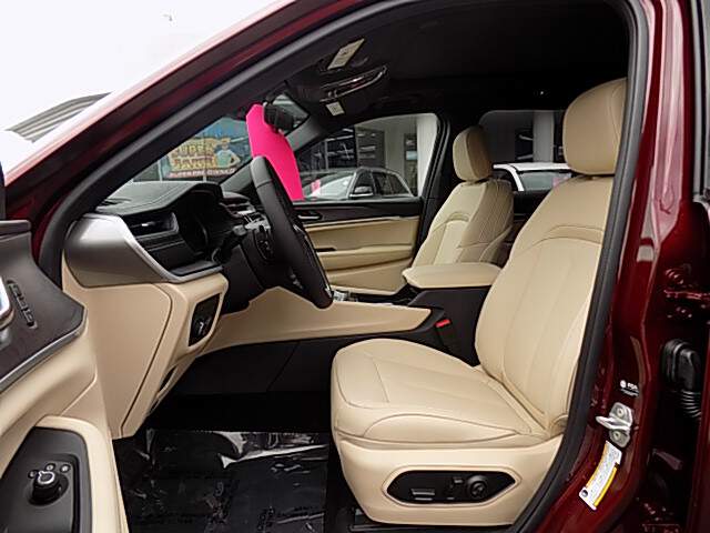  2025 Jeep Grand Cherokee Image:…