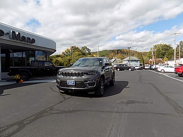  2025 Jeep Grand Cherokee Image:…