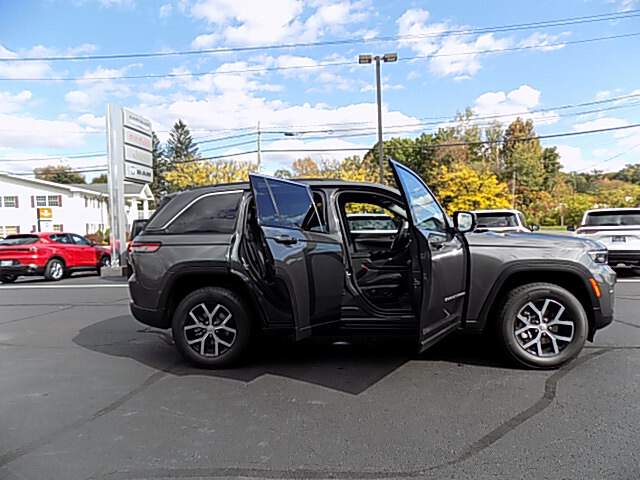  2025 Jeep Grand Cherokee Image:…