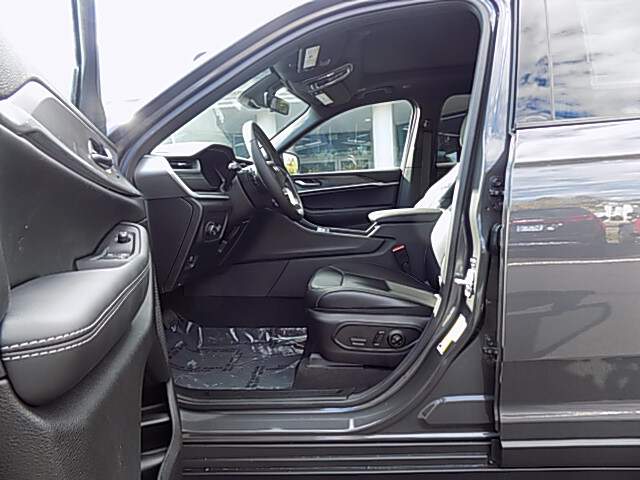  2025 Jeep Grand Cherokee Image:…