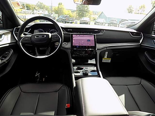  2025 Jeep Grand Cherokee Image:…