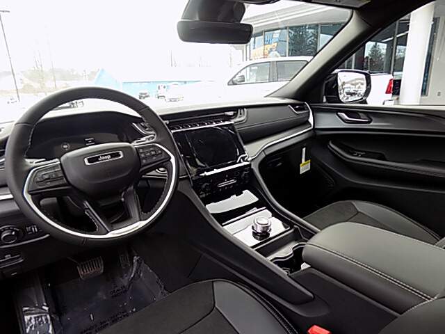  2025 Jeep Grand Cherokee Image:…