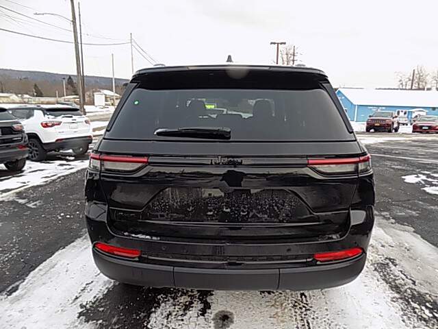  2025 Jeep Grand Cherokee Image:…