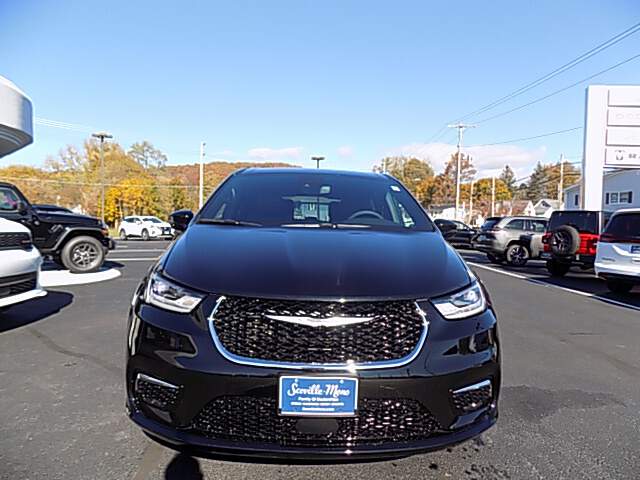  2026 Chrysler Pacifica Image: 1