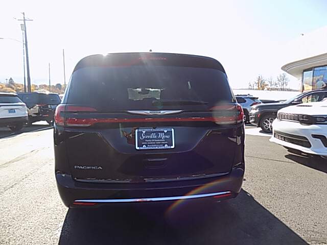  2026 Chrysler Pacifica Image: 4