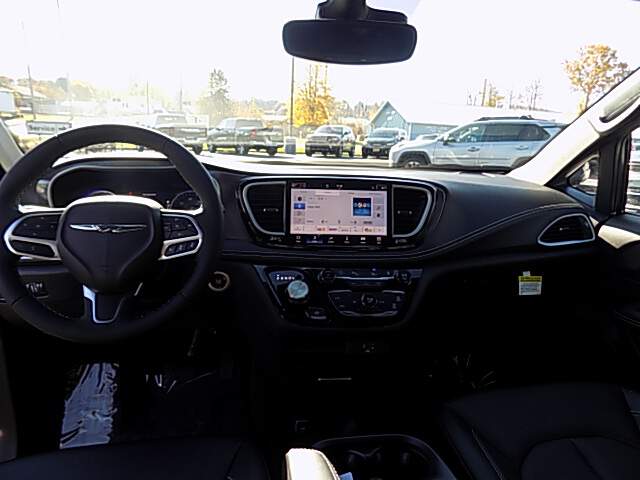  2026 Chrysler Pacifica Image: 7