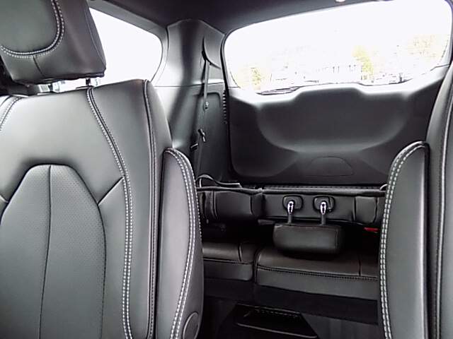  2026 Chrysler Pacifica Image: 10