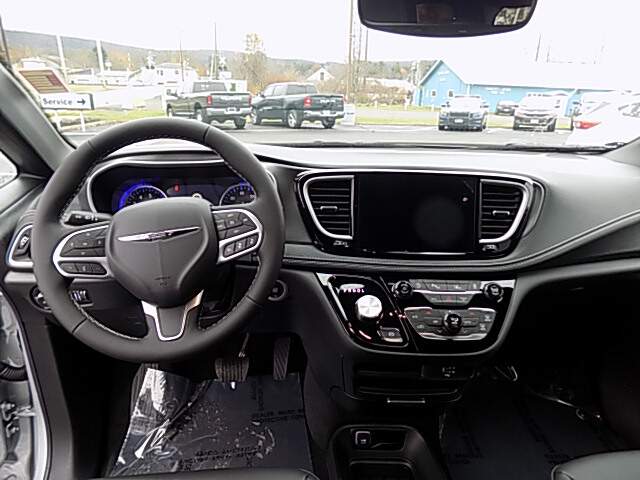  2026 Chrysler Pacifica Image: 11