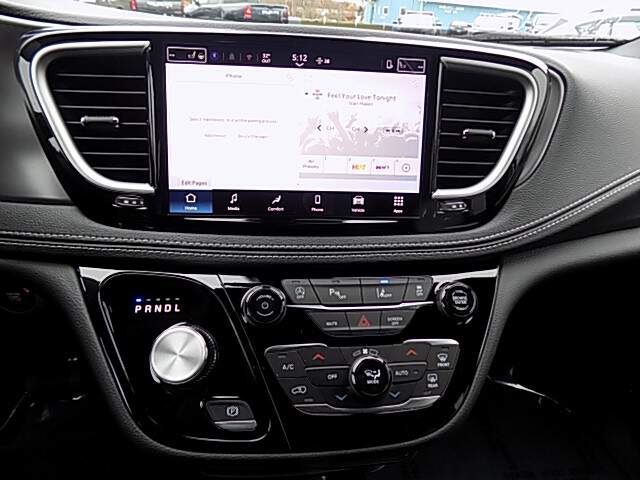  2026 Chrysler Pacifica Image: 12