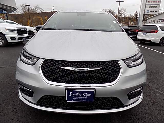  2026 Chrysler Pacifica Image: 1