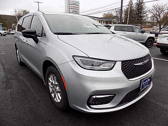  2026 Chrysler Pacifica Image: 2