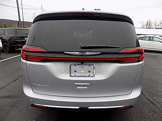  2026 Chrysler Pacifica Image: 5
