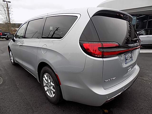  2026 Chrysler Pacifica Image: 6