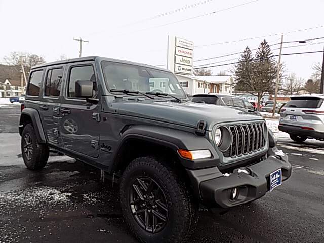  2026 Jeep Wrangler Image: 3