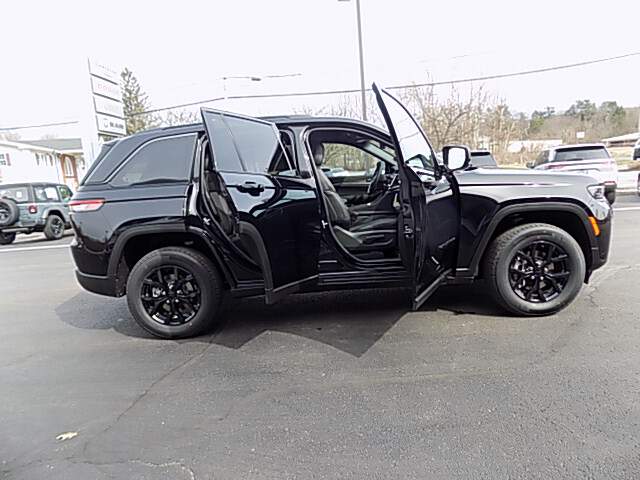  2026 Jeep Grand Cherokee Image:…