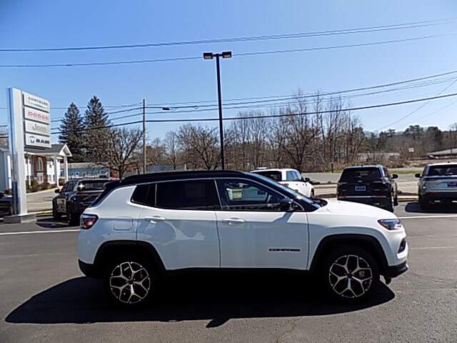  2026 Jeep Compass Image: 3