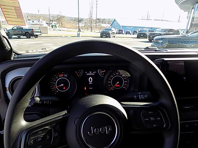  2026 Jeep Wrangler Image: 5