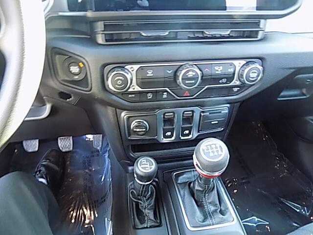  2026 Jeep Wrangler Image: 7