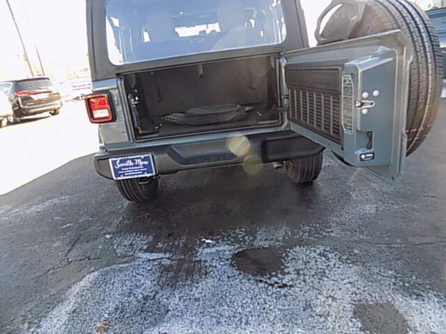  2026 Jeep Wrangler Image: 8