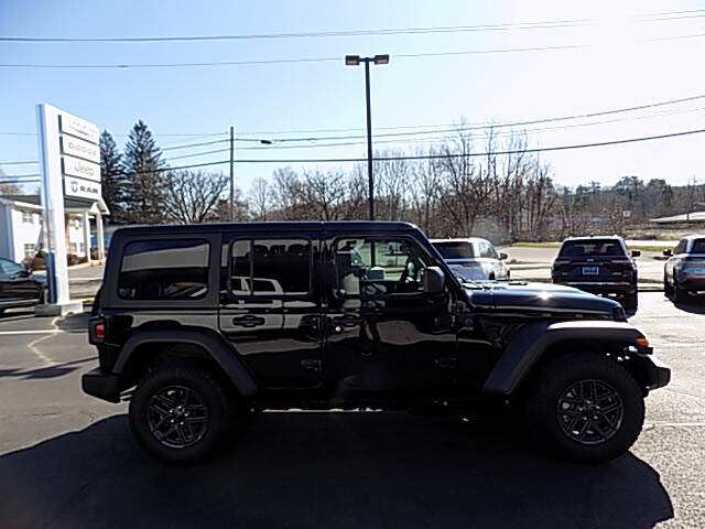  2026 Jeep Wrangler Image: 3