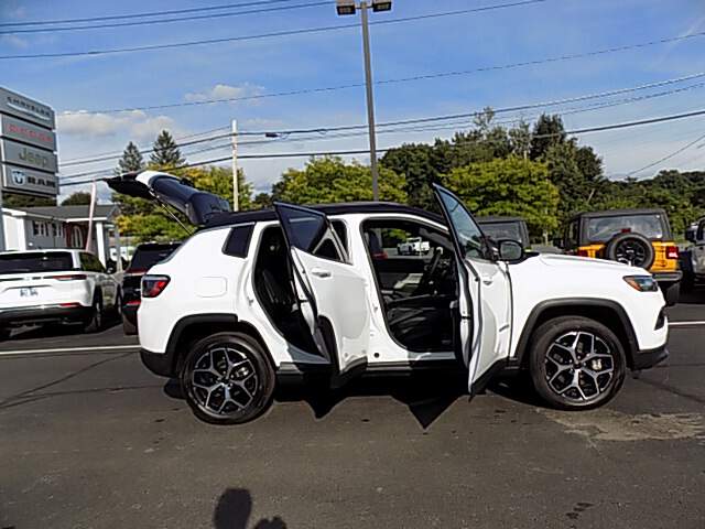  2026 Jeep Compass Image: 6