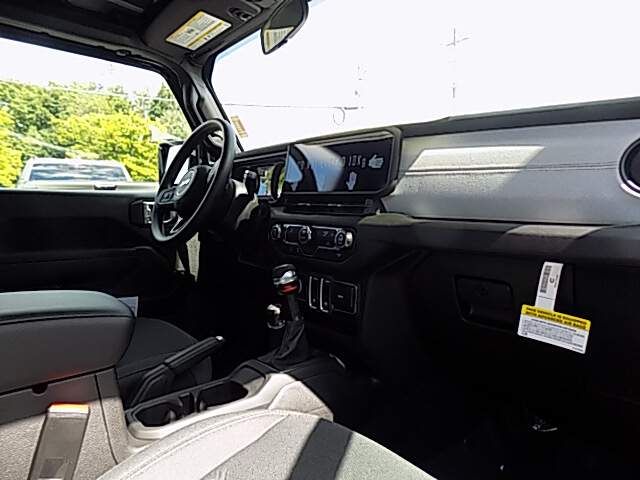  2026 Jeep Wrangler Image: 7