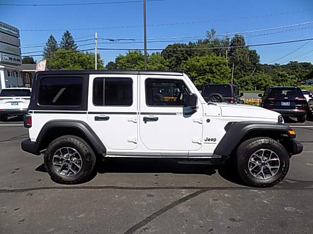  2026 Jeep Wrangler Image: 3