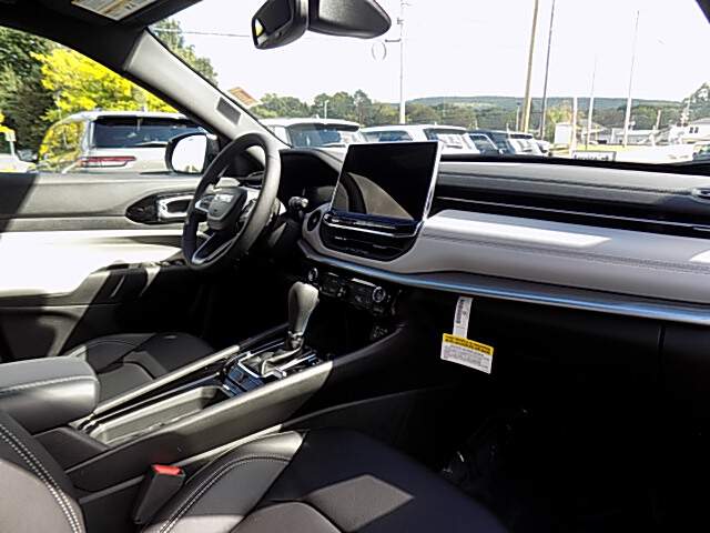  2026 Jeep Compass Image: 7