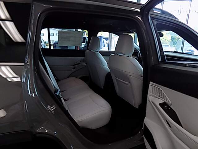  2026 Jeep Cherokee Image: 7